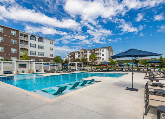 Pool at The Met Apartment Homes, Hattiesburg, MS, 39402