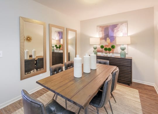 Luxurious Dining Room at The Met Apartment Homes, Hattiesburg, MS