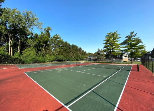 Outdoor tennis court at Camelot East Apartments, Ohio