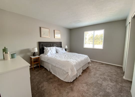 Gorgeous Bedroom at Camelot East Apartments, Fairfield, OH, 45014