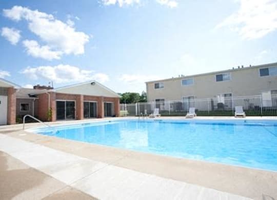 Glimmering Pool at Arbor Pointe Townhomes, Battle Creek, MI, 49037-2040