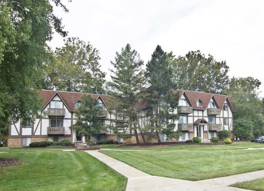 Lush Green Outdoors at Camelot East Apartments, Ohio, 45014