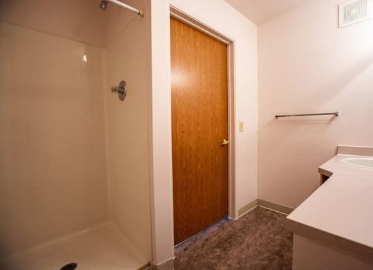 Shower Area at Walnut Creek Apartments, Kokomo