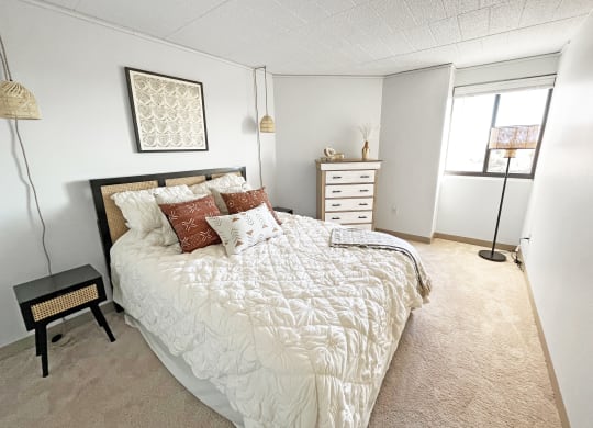 a bedroom with a bed at Walnut Towers at Frick Park, Pennsylvania