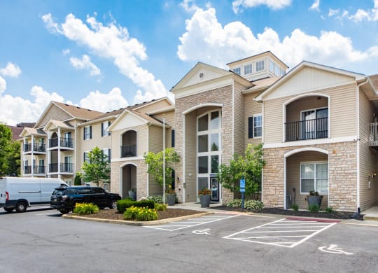 the preserve at ballantyne commons exterior of apartments with parking lot