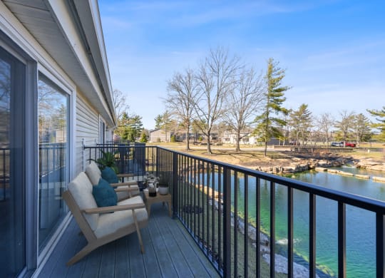 additional photo for property listing at chic digs with room to stretch out in the village 22 car at Harpers Point Apartments, Ohio, 45249
