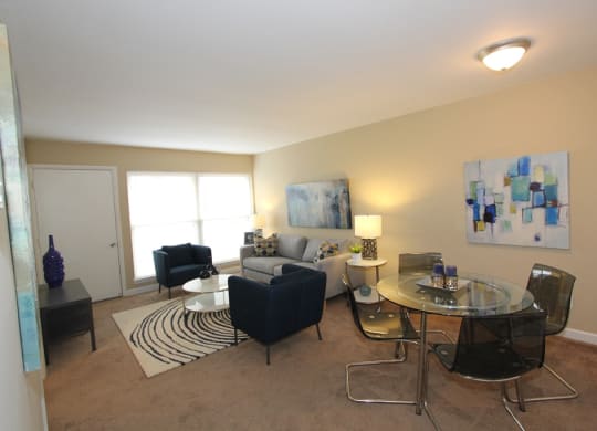 Dining Space at Rivers Edge Apartments and Townhomes, Ohio, 45405
