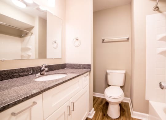Luxurious Bathroom at 7 Pointe Apartments, Indianapolis, 46205