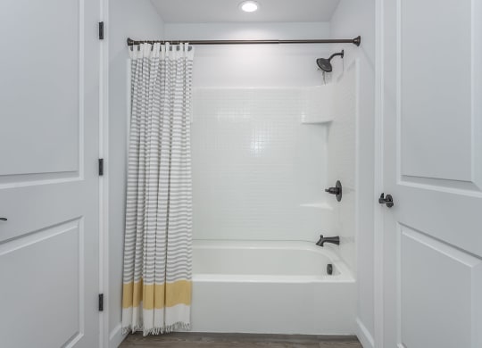 Luxurious Bathroom at Galbraith Pointe Apartments and Townhomes*, Ohio