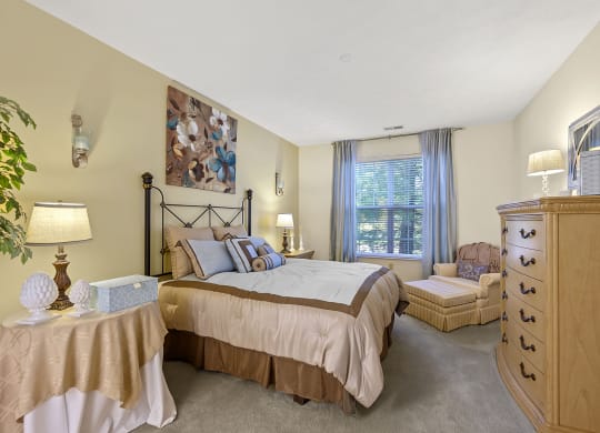 Bedroom with cozy bed and cabinets at Bishops Gate, Ohio