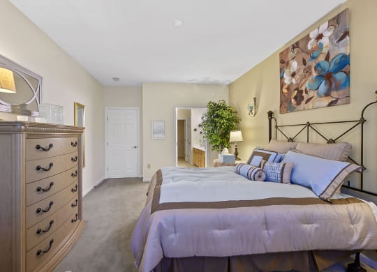Bedroom with cozy bed at Bishops Gate, Cincinnati
