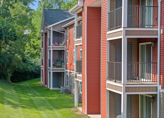 Row of apartments with balconies overlooking a green lawn and treesat Galbraith Pointe Apartments and Townhomes, Cincinnati, Ohio