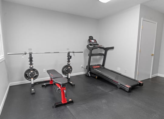 the gym at the monarch luxury apartments in des plaines