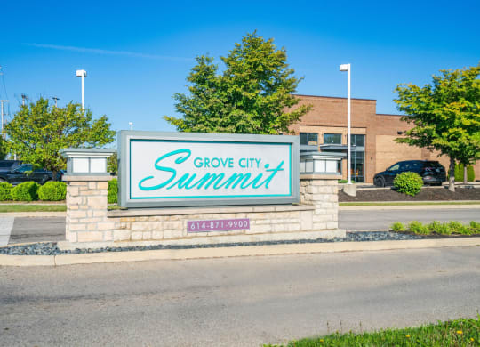 the welcome sign summit at Grove City Summit Apartments, Grove City, OH, 43123