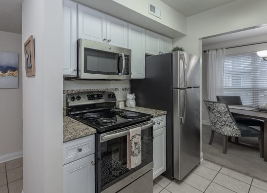 Kitchen appliances at Harpers Point Apartments, Cincinnati, OH, 45249