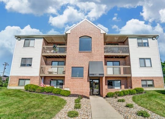 Building exteriorat Mallard Landing Apartments , Ohio, 43302