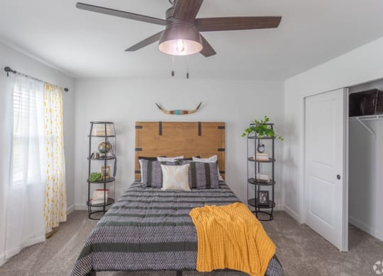 Bedroom With Ceiling Fan at Galbraith Pointe Apartments and Townhomes*, Cincinnati, Ohio