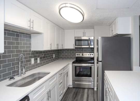 Modern Kitchen at Meridian Court South, Indiana, 46217