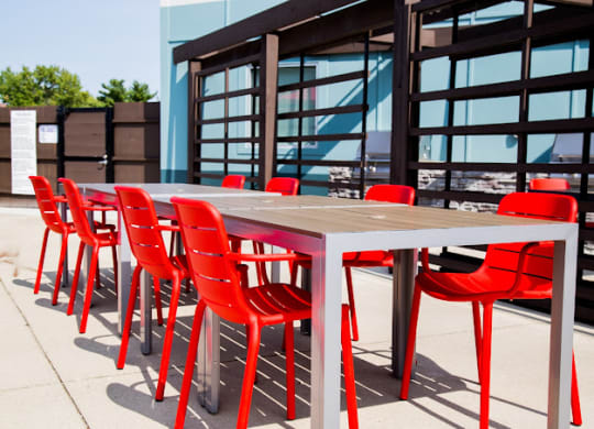 Outdoor Dining Area at 7 Pointe Apartments, Indianapolis