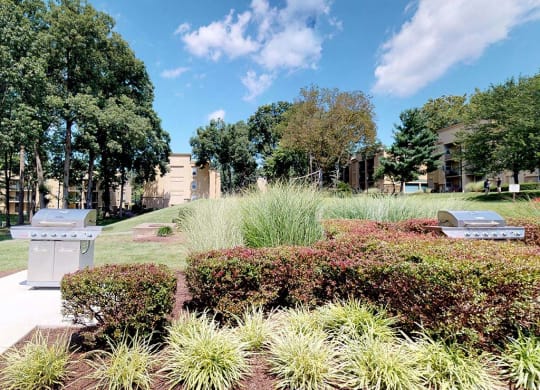 Outdoor BBQ Area And Picnic Garden at Stuart Woods, Herndon, Virginia