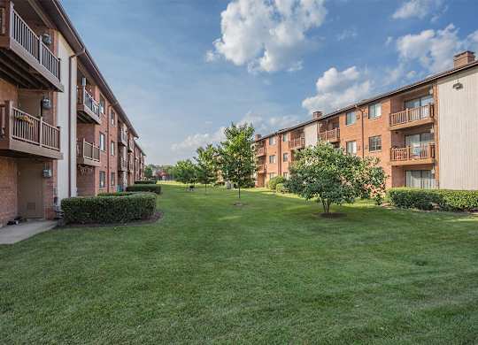 Lush green grass and exterior view  at Rose Hill Apartments, Alexandria, VA