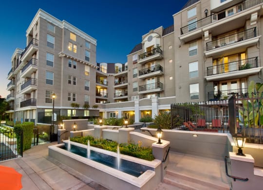 Luxury Apartment Homes Available at Windsor at Hancock Park, 445 North Rossmore Avenue, Los Angeles