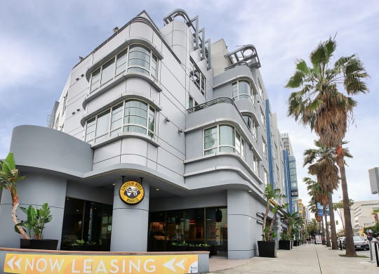 Enjoy the onsite retail at 5550 Wilshire at Miracle Mile by Windsor in Los Angeles 90036