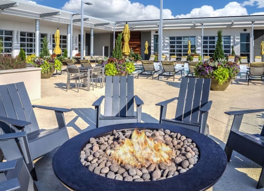 Outdoor courtyard with fire pit at Windsor Encore, Atlanta, GA, 30339