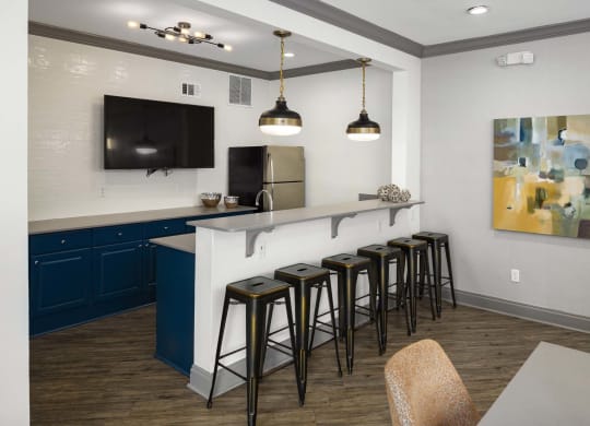 Windsor Vinings Apartments feature a kitchen with breakfast bar