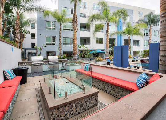 5550 Wilshire at Miracle Mile by Windsor offers a poolside lounge with a fire pit in LA 90036
