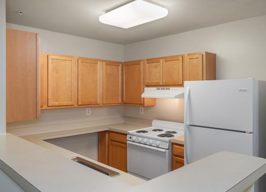Fully Equipped Eat-In Kitchen at River Point Apartments, Essex, 21221
