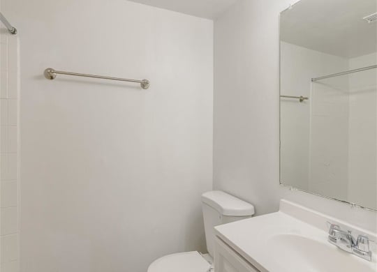 Large Soaking Tub In Bathroom at The Hub at 934 Apartments, Atlanta, 30349