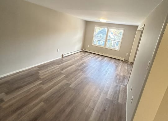 Spacious Living Room at Briarcliff at Quechee Apartments, Quechee, 05059