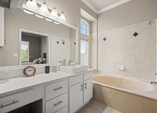Bathroom With Bathtub at Bridge at Canyon Creek, Austin