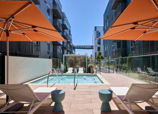 Cocktail pool