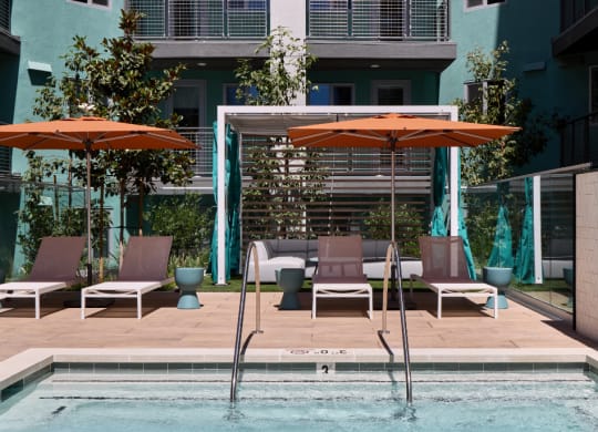 Cocktail pool