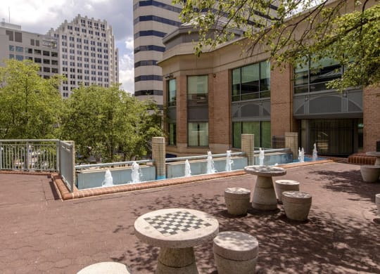 The Metropolitan Maryland outdoor courtyard