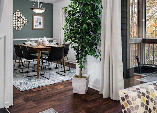 Dining Area at Inverness Cliffs, Birmingham, AL
