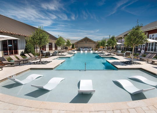 pool with in pool seating