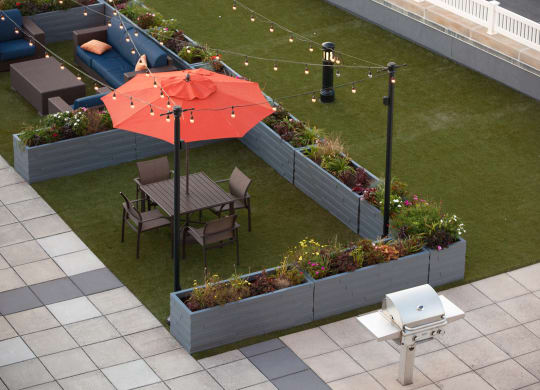 Outdoor Living at 10 West Apartments