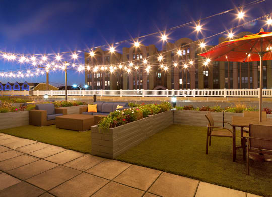 Outdoor Living at 10 West Apartments