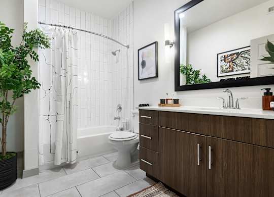 Ensuite Bathroom with Large Tub and Ample Counter Space