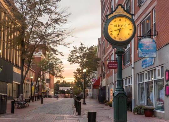 Historic Downtown Salem Just Minutes from The Landing at Vinnin Square