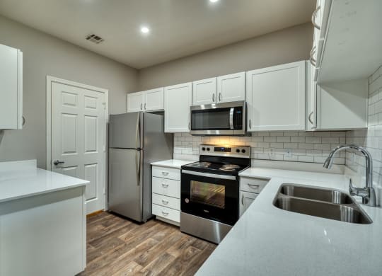 Mountainside Kitchen Fully Equipped Kitchen with Stainless Steel Appliances Dishwasher and Garbage Disposal