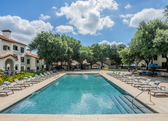 the swimming pool at the resort at governors crossing