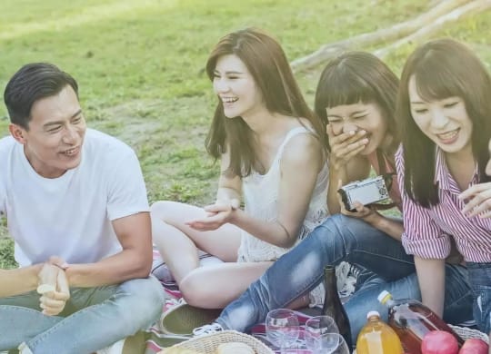 Outdoor Community Moments at Tens on West