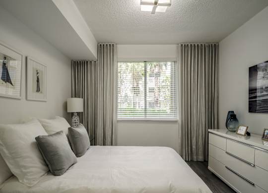 Oversized Bedrooms That Fit King Sized Beds
