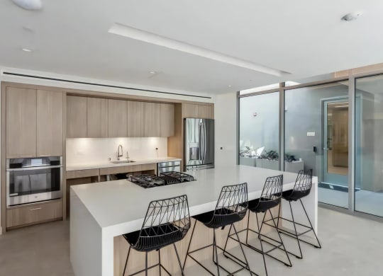 Community Full Kitchen with Bar Seating