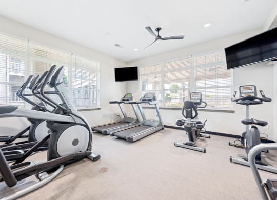 the gym at the whispering winds apartments in pearland, tx