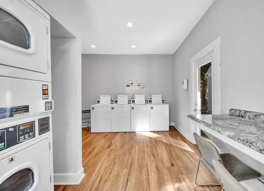 Laundry Room at Avondale Place Apartments, Georgia
